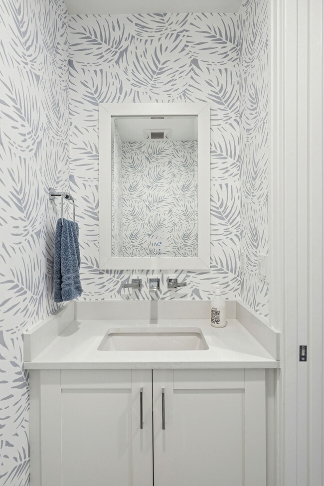 Building Photo - 1135 3rd Ave S