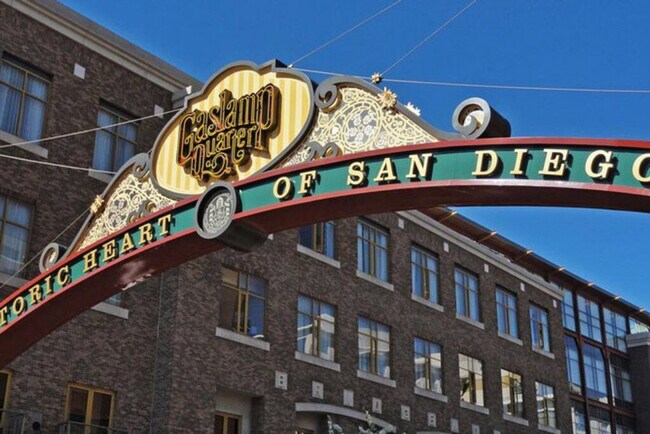 Building Photo - 4916 Long Branch Ave