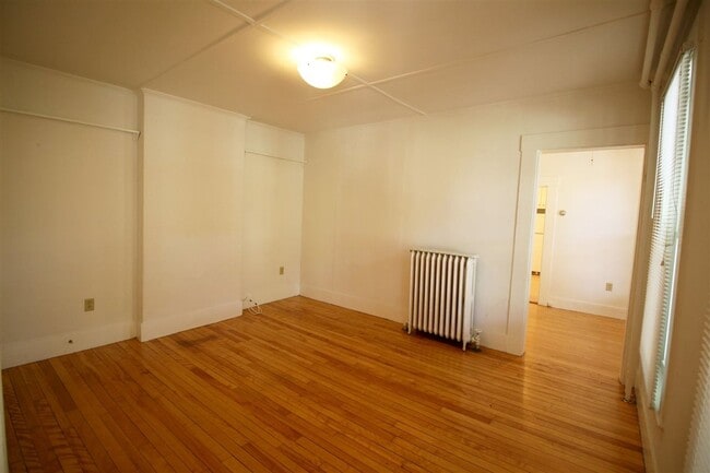 Building Photo - 12 Monroe St