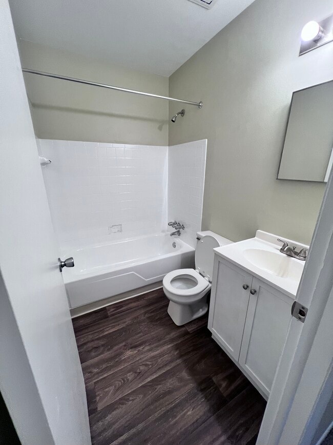 Building Photo - Davis Creek Apartments