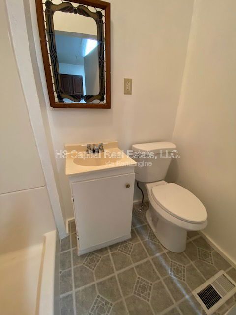 Building Photo - 2207 Lee Ave