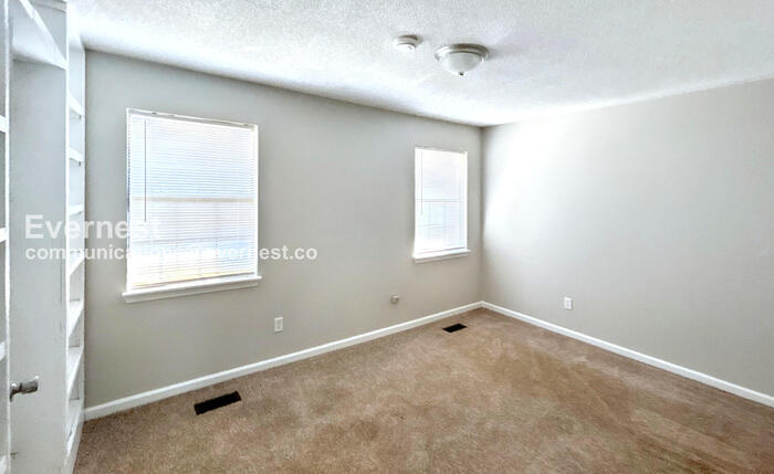 Building Photo - 5547 St James St