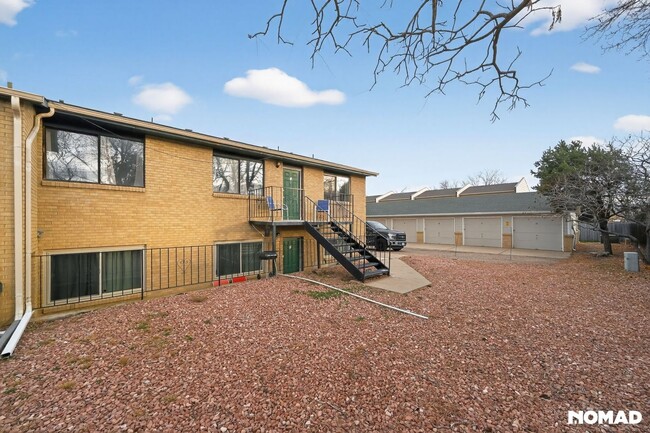 Building Photo - 820 Stone Mountain Ct