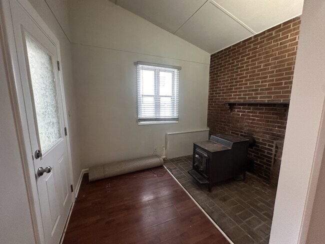 Building Photo - 542 Wagon Trail Rd