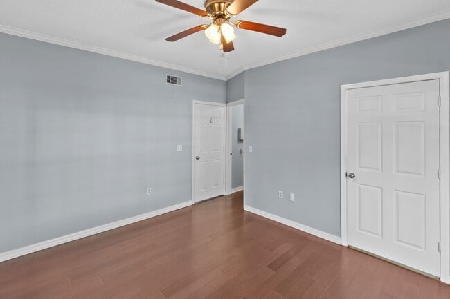Building Photo - Luxurious 1 Bed / 1 Bath Condo in The Link...