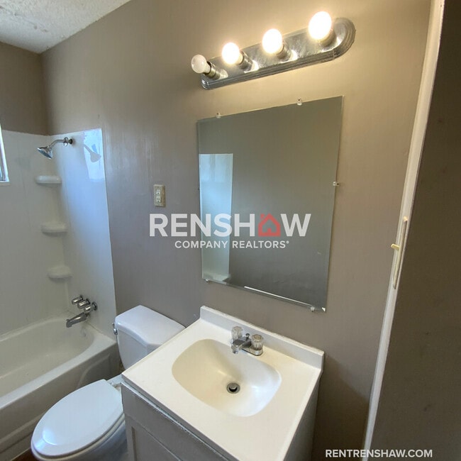 Building Photo - 1401 Meeks St