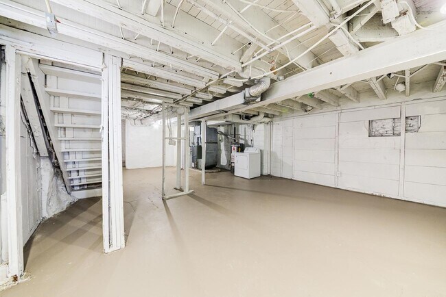 Building Photo - Stunning 3 bedroom home in Brookline available July 1!