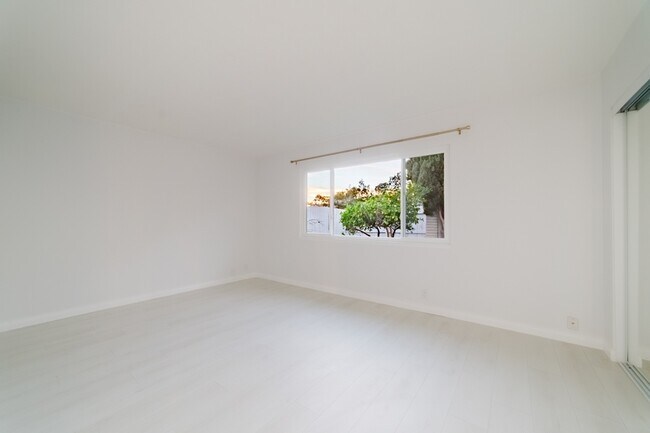 Building Photo - 3163 Camarillo Ave