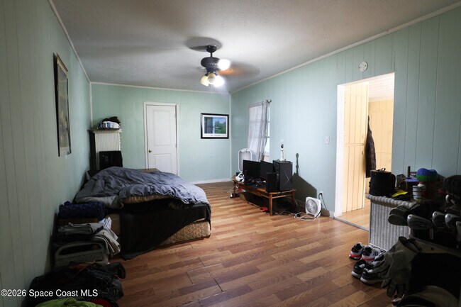 Building Photo - 317 Pineda St