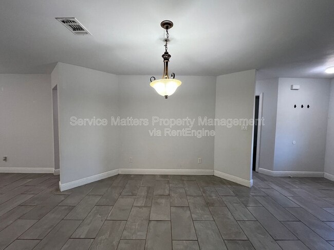 Building Photo - 2017 Coral Creek Dr