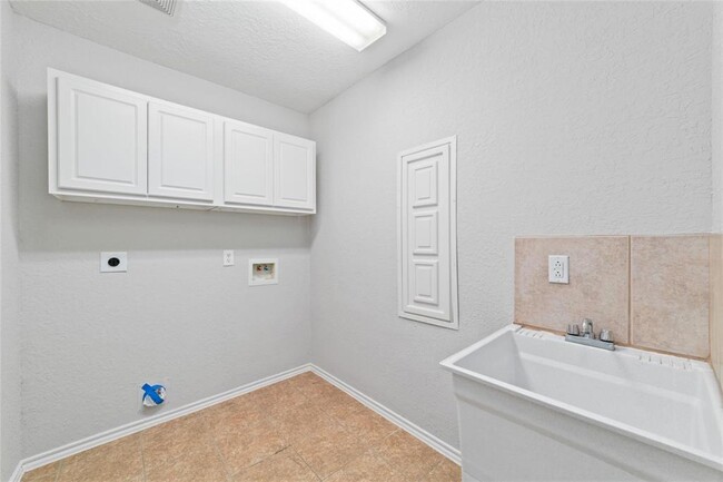 Building Photo - 26146 Travis Brook Dr