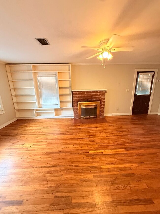 Building Photo - 3 Bed 1 Bath House Downtown, AVAILABLE NOW!
