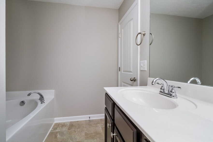 Building Photo - 6465 Paddington Way