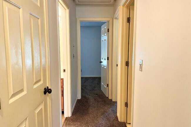Building Photo - 2509 Hollyhock Dr