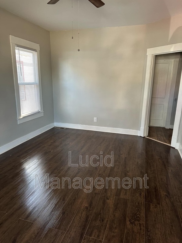 Building Photo - 906 Burton Ave