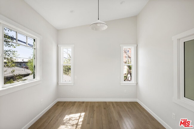 Building Photo - 2358 W 20th St
