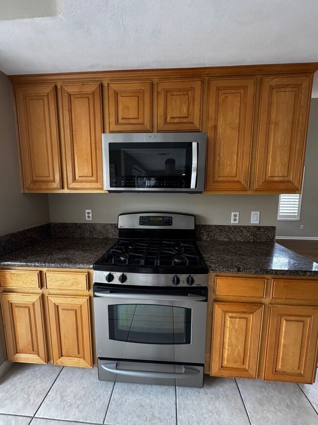 Building Photo - BEAUTIFUL 2 STORY 4 BD, 3 BATH, 3 CAR GARAGE, WITH POOL!