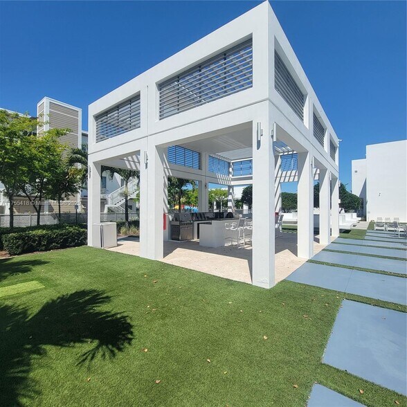 Building Photo - 10440 NW 67th St