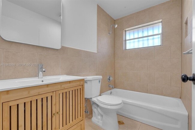 Building Photo - 3572 SW 25th St