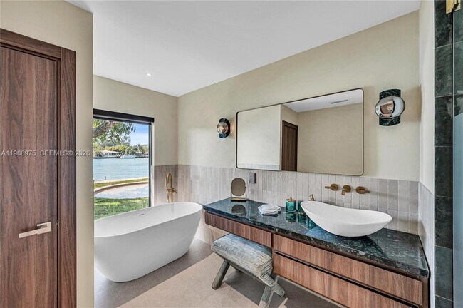 Building Photo - 1170 S Biscayne Point Rd