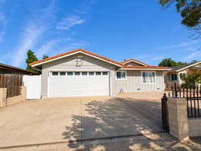 Building Photo - Welcome to this stunning 3 bedroom, 2 bathroom home located in Fremont