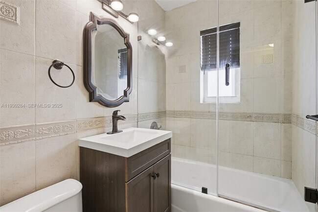 Building Photo - 2120 SW 16th St