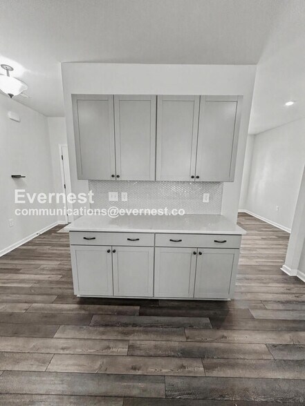 Building Photo - 2145 Bethpage Dr