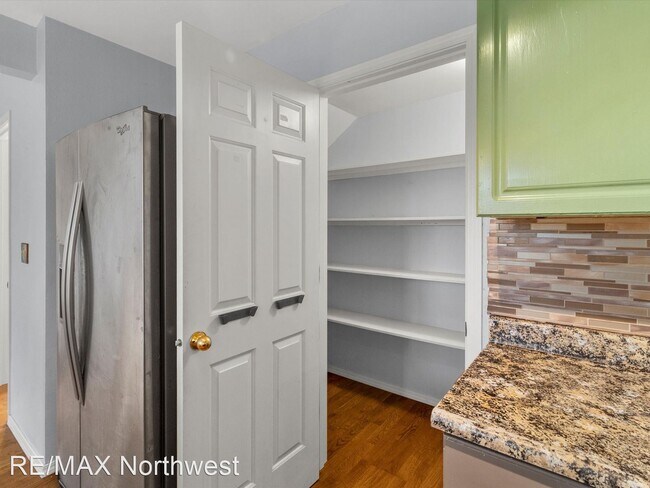 Building Photo - 3 br, 2.5 bath House - 6610 Millstone Ln S...