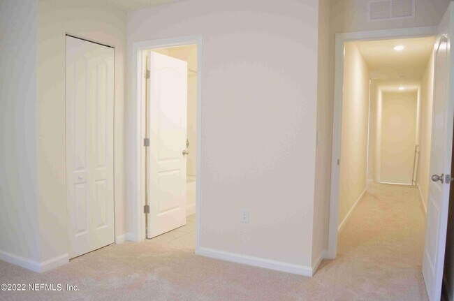 Building Photo - 9543 Star Dr