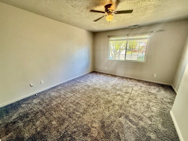 Building Photo - Lexington Hills Townhome