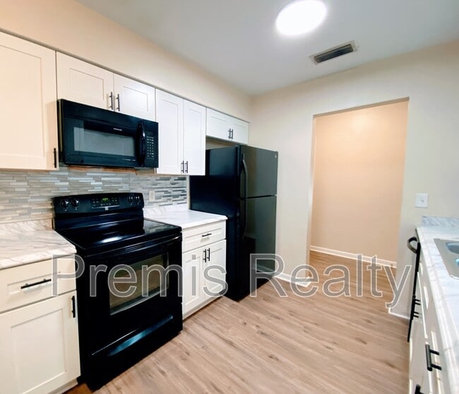 Building Photo - 1121 Mary Jane Ln