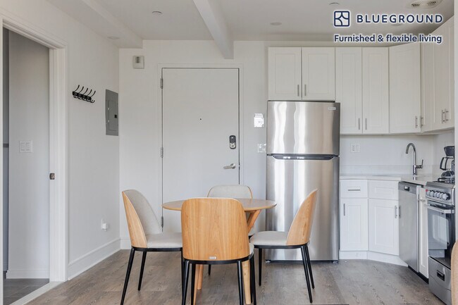 Building Photo - 45 W 81st St