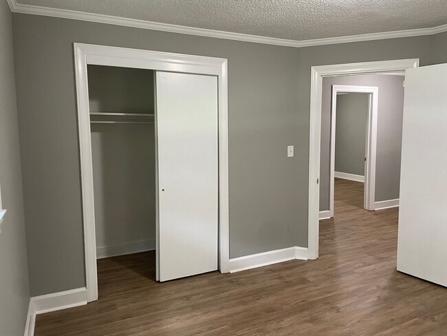 Building Photo - 3 BED, 1 BATH BRICK HOME IN RANDLEMAN!