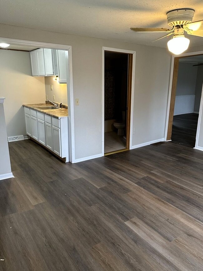 Building Photo - 3BR | 2BA | 1 Car Home in Whitewater
