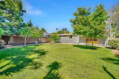 Building Photo - Charming 2-Bedroom Home for Rent