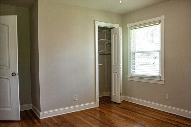 Building Photo - 2310 Poplar Springs Dr NE