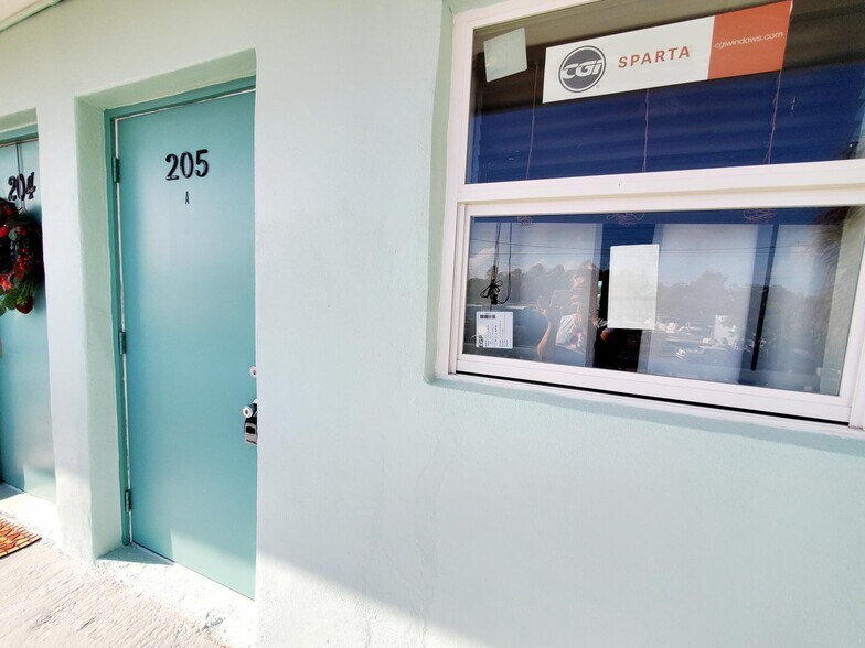 Building Photo - 201 Coppitt Rd