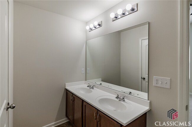 Building Photo - 157 Brockett Dr