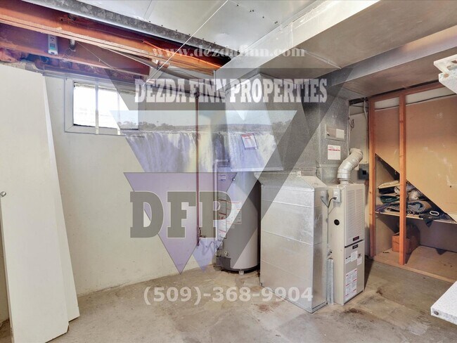 Building Photo - Charming Shadle District 3 bedroom with RV...