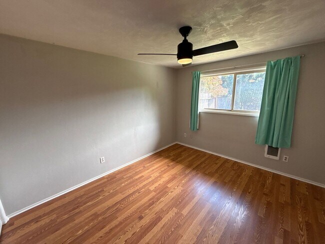 Building Photo - 4776 Buffalo Dr SE