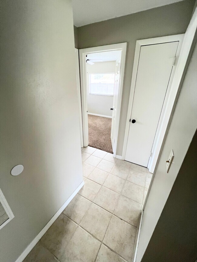 Building Photo - 4865 Darwood Dr