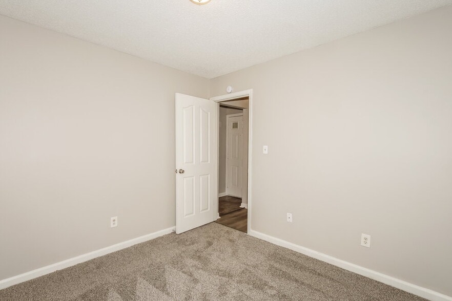 Building Photo - 1651 Thomas St