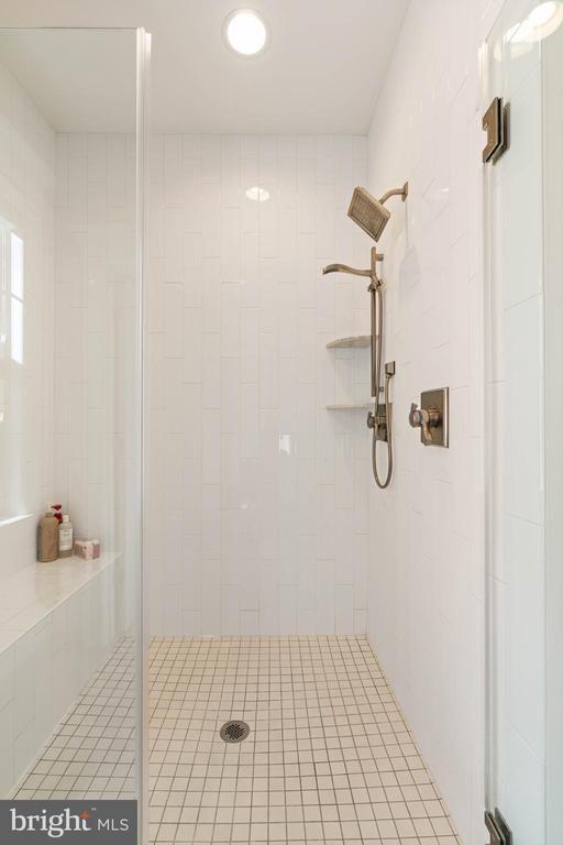 Building Photo - 1604 Colonial Ln