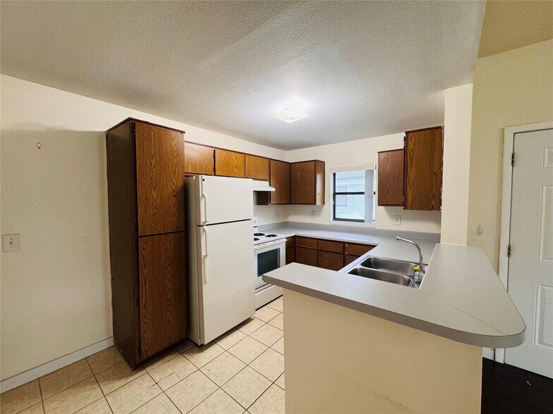 Building Photo - 4090 N Pine Island Rd