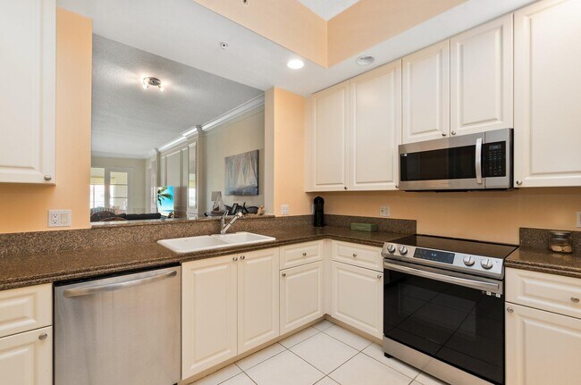 Building Photo - 17 Harbour Isle Dr W