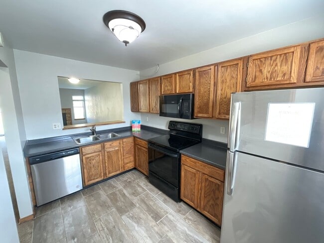 Building Photo - 2 Bedroom Townhome Available Near Austin B...