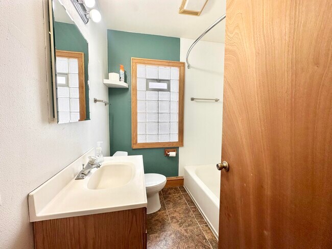 Building Photo - 7705 W Rogers St