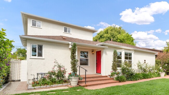 Building Photo - 2723 Barry Ave