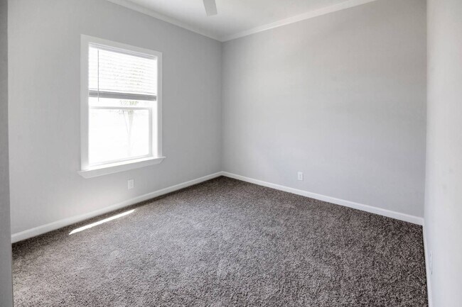 Building Photo - 1459 Whispering Pnes Lp