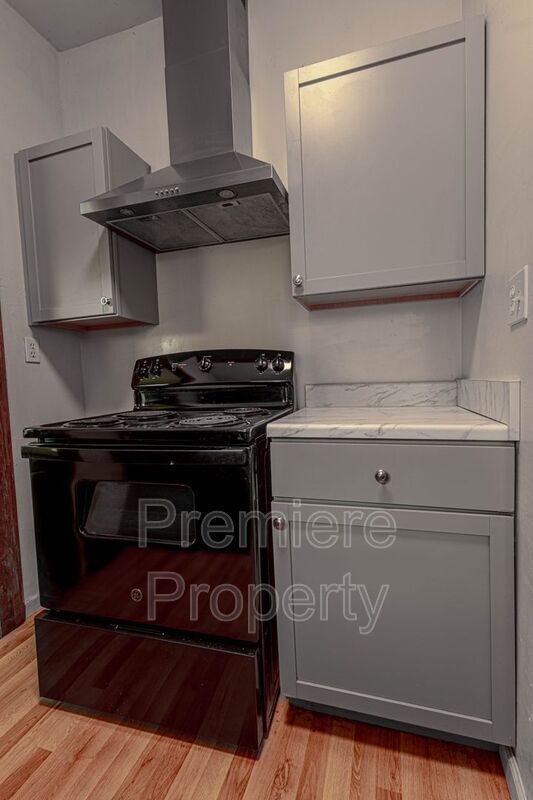 Building Photo - 205 S Willis Ave